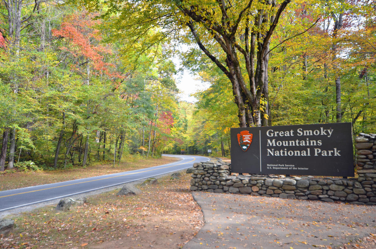 photo of great smoky mountain park sign